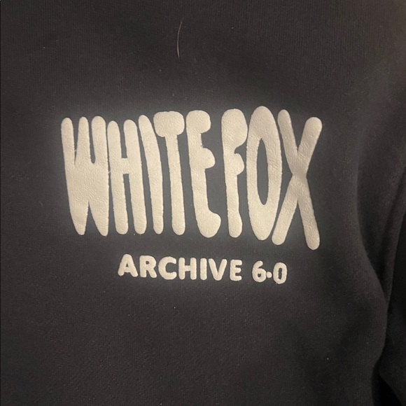 Woman’s hooded sweatshirt - Picture 2 of 5